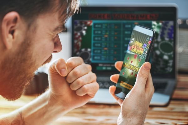 Bangladesh cricket and football mobile browsing scene for sports fans